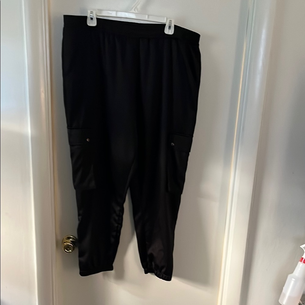 Women’s  Black Cargo Pants​​​